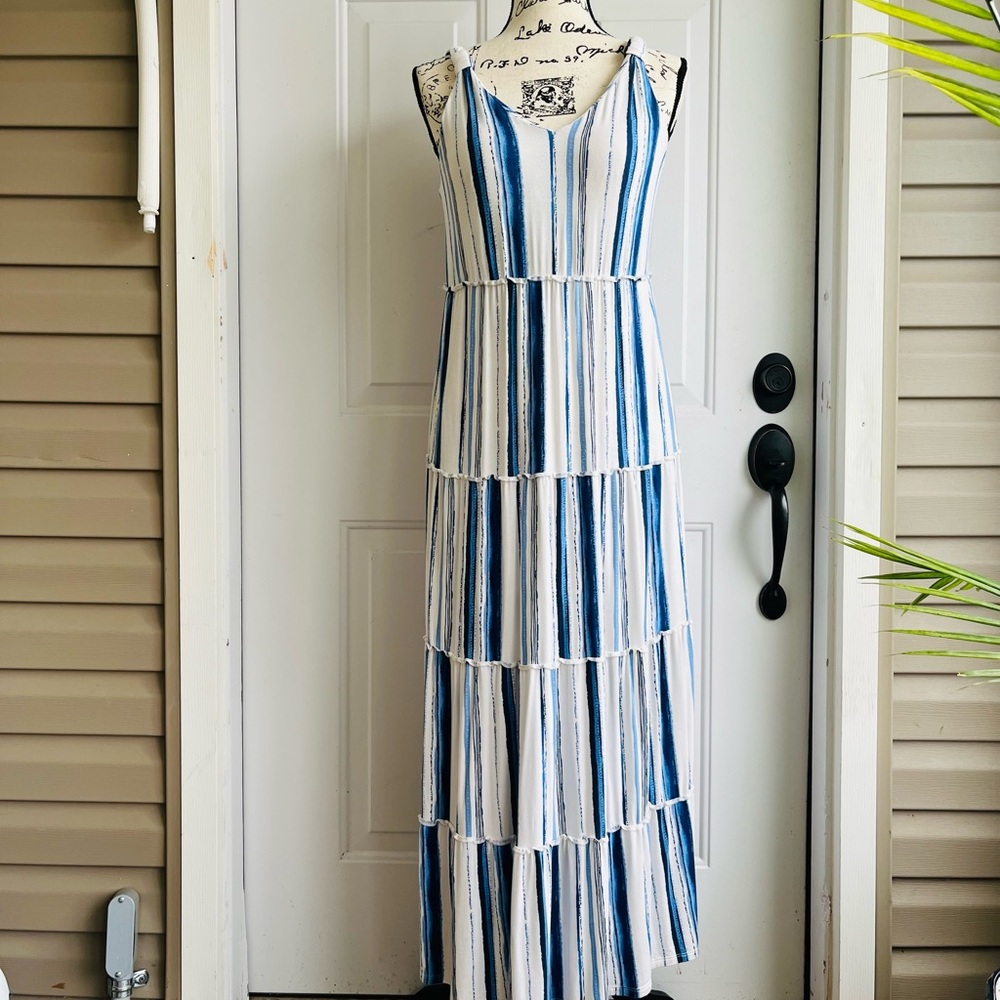 SOFT JERSEY
Tiered Maxi Bra Dress
